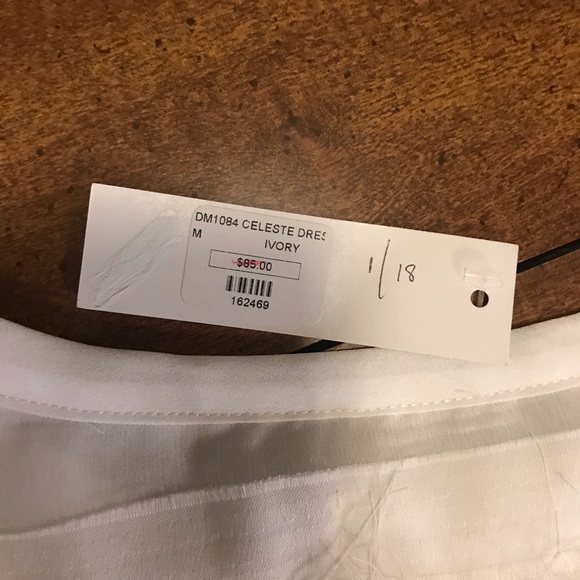 Luxe Apothetique Casual Short Sleeved Dress - Picture 4 of 4